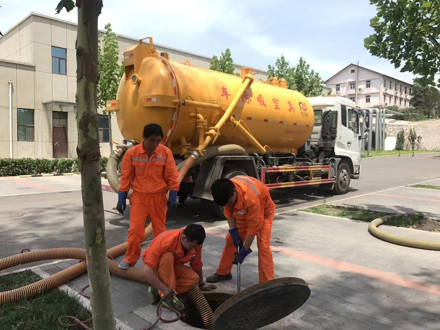 仁寿化粪池清理与5-8吨吸粪车施工效率分析